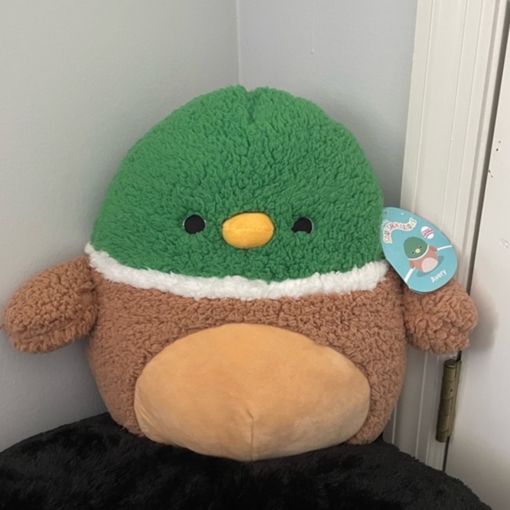 Sherpa duck squishmallo (Avery) fuzz a mallow. *Rare*